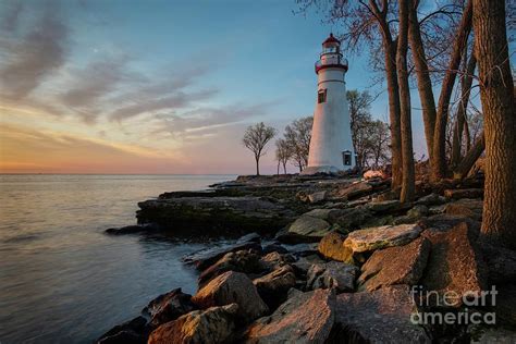 Marblehead Lighthouse at Sunrise Photograph by Larry Knupp - Pixels