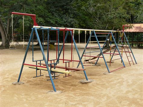 File:Playground Swings in Paramaribo Zoo.JPG - Wikimedia Commons