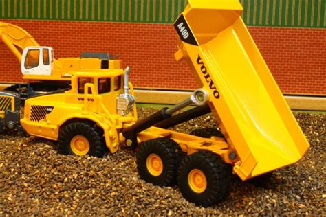 1877 SIKU 187 SCALE VOLVO DUMPER TRUCK – Brushwood Toys