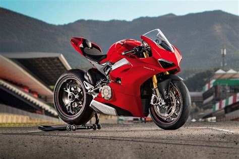 Ducati Panigale V4 2024 Price, Review, Specifications & September ...