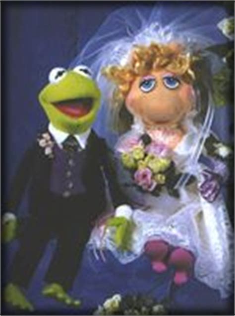 Looking for Kermit & Miss Piggy wedding set | Muppet Central Forum