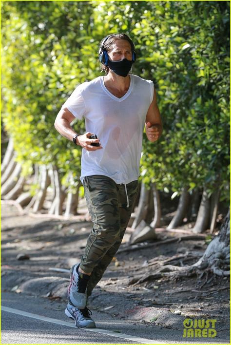 Brad Falchuk Works Up a Sweat on a Run Amid Quarantine: Photo 4458947 | Brad Falchuk Pictures ...