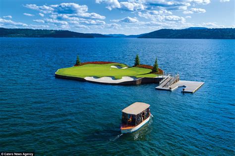 The floating golf green at at Lake Coeur d'Alene in Idaho | Daily Mail Online