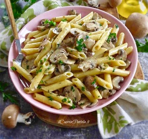 Pasta con funghi (Cremosa e Saporita): con e senza Panna