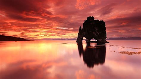 Hvítserkur rock, Vatnsnes peninsula, Iceland | Windows 10 Spotlight Images