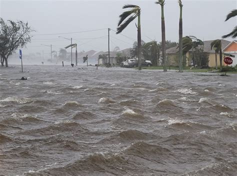 PHOTO Of Hurricane Ian Pushing Into South Side of Cape Coral Florida ...