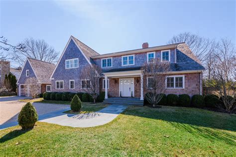 Joy Behar’s House in the Hamptons Beach House Photos | Architectural Digest