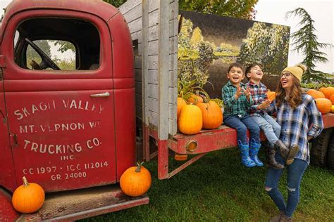 8 Tips for a Successful Pumpkin Patch Photo Shoot with Kids (2023)