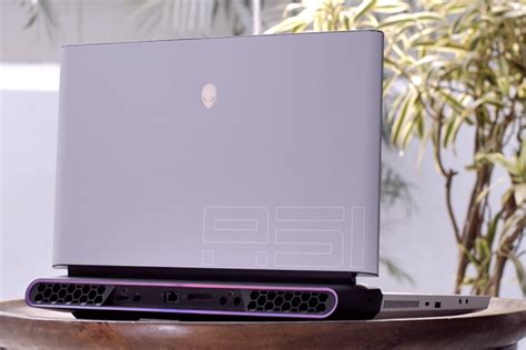 Alienware Area 51m Review: Modularity Never Looked this Good | Beebom