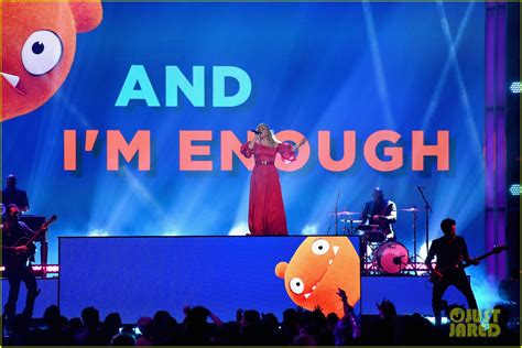 Kelly Clarkson Performs 'Broken & Beautiful' from 'UglyDolls' at Billboard Music Awards 2019 ...