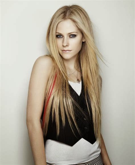 Avril Lavigne the Smokey Eye Makeup | Wallpapers Collection