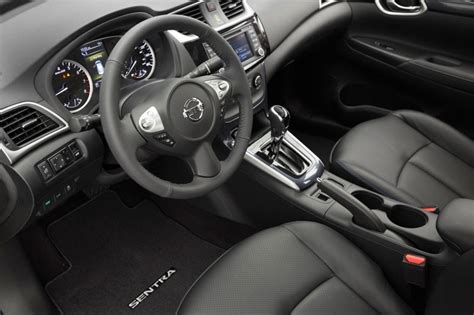 2016 Nissan Sentra Pictures - 28 Photos | Edmunds