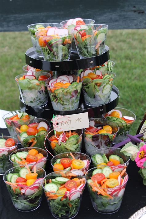 Résultat de recherche d'images pour "salad in a cup ideas" | Party food appetizers, Wedding food ...