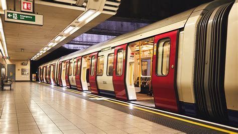 London Underground — Tunnel Time