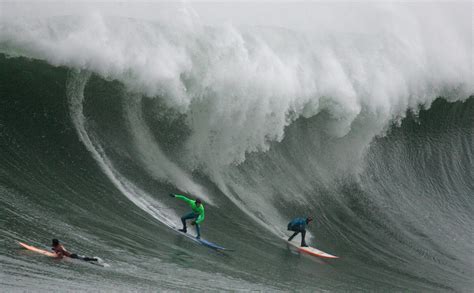 Northern California big-wave surf competition gets underway - General news - NewsLocker