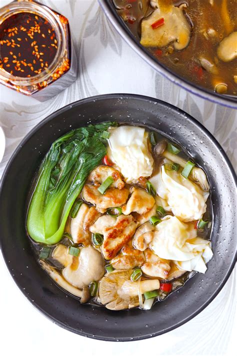 Spicy Udon Noodle Soup with Chicken & Mushrooms - That Spicy Chick