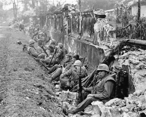 1 BN, 1st Marines during the Battle of Hue city 1968. : USMC