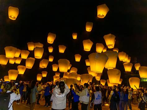 Pingxi Sky Lantern Festival Day Tour from Taipei - Get Me To Taiwan