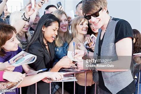 62,302 Celebrity Autograph Stock Photos, High-Res Pictures, and Images - Getty Images