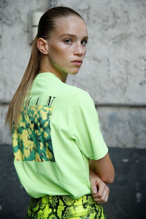 Trendy Tops for SS19: 1990′s graphic tops. Off White Spring Summer 2019. Girls Fashion Clothes ...