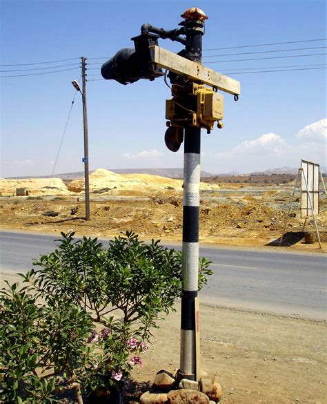 Abandoned Railway Crossing Lights | Abandoned railway level … | Flickr