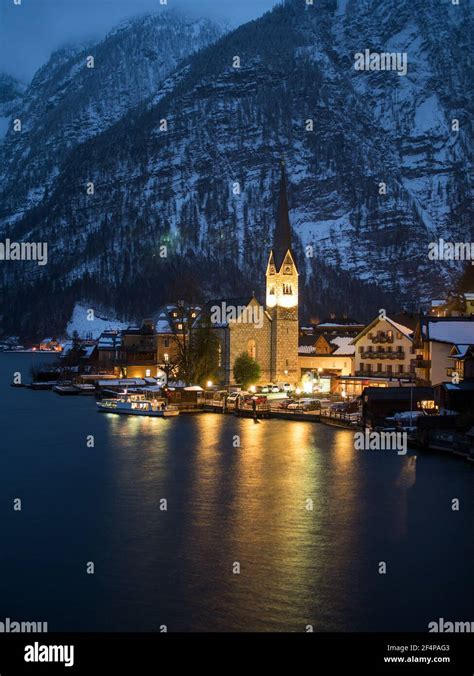 Hallstatt austria winter hi-res stock photography and images - Alamy