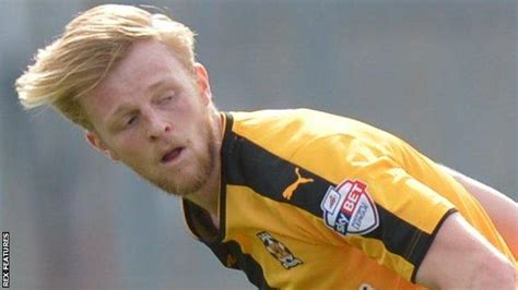 Max Clark: Hull City defender rejoins Cambridge United on loan - BBC Sport