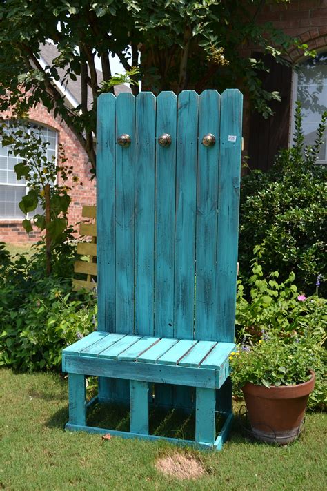 Love the color! Old fence boards to create a cute bench. Old door knobs serve as hooks. | Old ...