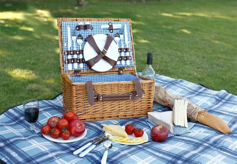 10 Romantic Picnic Baskets that You Can Buy Right Now!