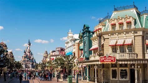 Close-up on the movies behind Main Street, U.S.A. at Disneyland Paris | Disneyland paris ...