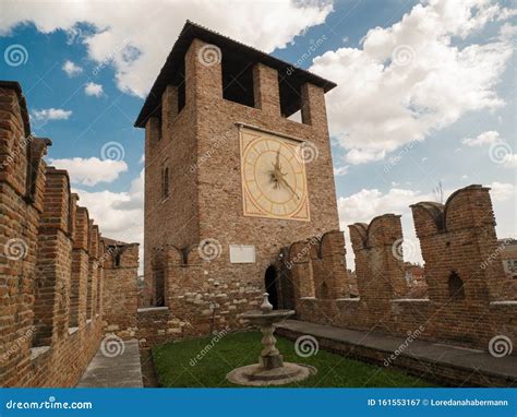 The Medieval Castle of Castelvecchio, in the Old Town of Verona Stock ...