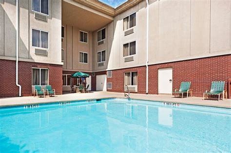 Pool - Picture of Holiday Inn Express Hotel & Suites Brevard, Brevard - TripAdvisor