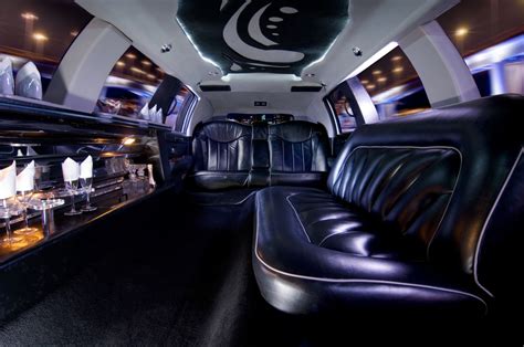 Differences between stretch limo and limousine - EdelSwiss