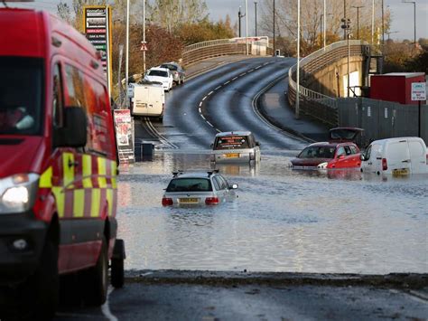 UK weather forecast live: Latest flooding updates as rain brings travel ...