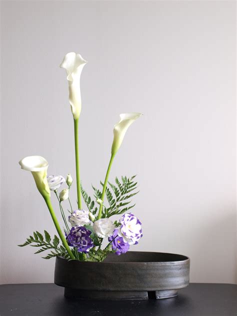 Ohara style Ikebana Moribana Upright Style Calla Eustoma Lisianthus ...