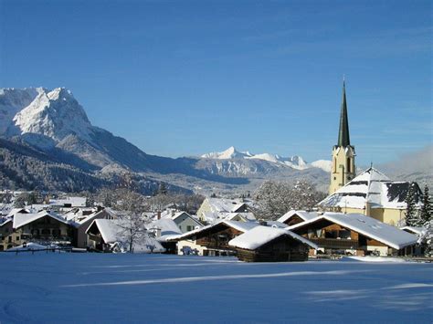 "Blick auf Garmisch - Partenkirchen mit Zugspitze" Alpin ...