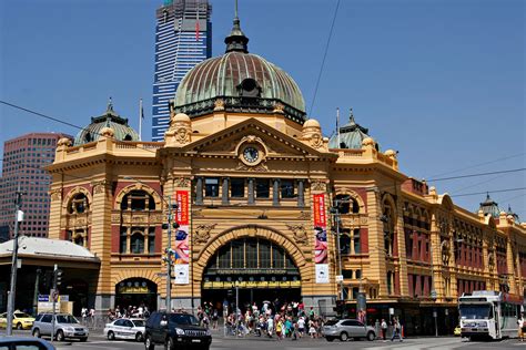 File:Flinders st station.jpg - Wikimedia Commons