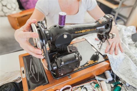 Female Tailor Using Retro Sewing Machine at Home Stock Image - Image of creative, equipment ...