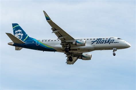 Alaska SkyWest E-175/LR on final approach to SAN_2021-06-15 San Jose Airport, Alaska Airlines ...