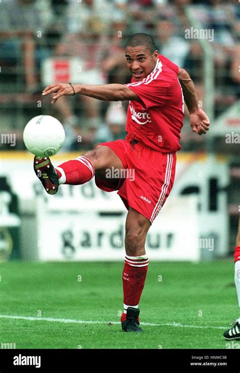 STAN COLLYMORE LIVERPOOL FC 02 August 1995 Stock Photo - Alamy