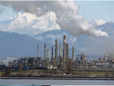 Oil refineries with video (oil refineries a major cause of pollution)