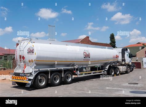 Petrol tanker hi-res stock photography and images - Alamy