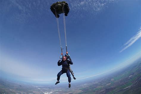 When Do Skydivers Pull Their Parachutes? | Skydive California