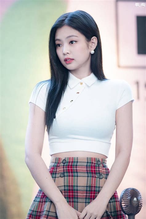 Here's Why BLACKPINK's Jennie Wears These 4 Outfits So Often - Koreaboo