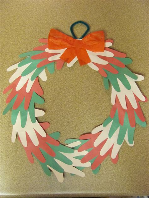 Momma's Playground: Handprint Christmas Wreath