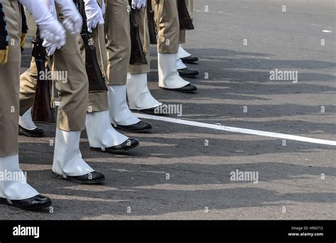 Soldiers Marching In An Army Parade Stock Photo - Alamy