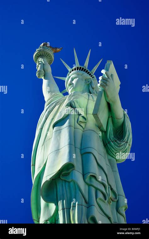 Statue of liberty replica hi-res stock photography and images - Alamy