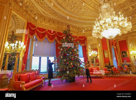 Windsor castle drawing rooms hi-res stock photography and images - Alamy