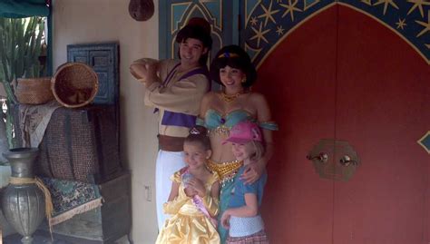 Aladdin and Jasmine Disney World Character meet and greet at Magic Kingdom 2011 | KennythePirate.com