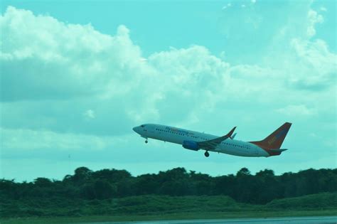 Sunwing B737 taking off from Cancun International Airport | Cancun international airport ...